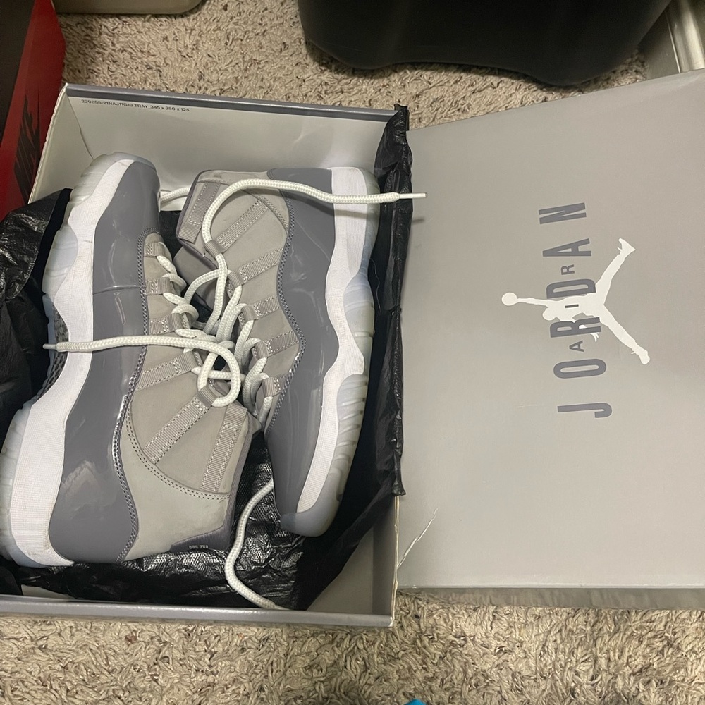 Jordan 11 “Cool Grey” Size 9.5